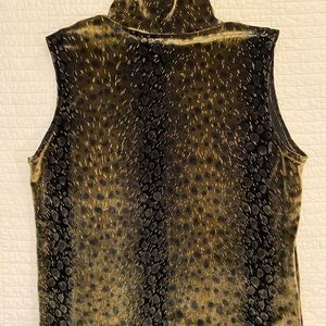 No boundaries velour metallic top - preowned like new.